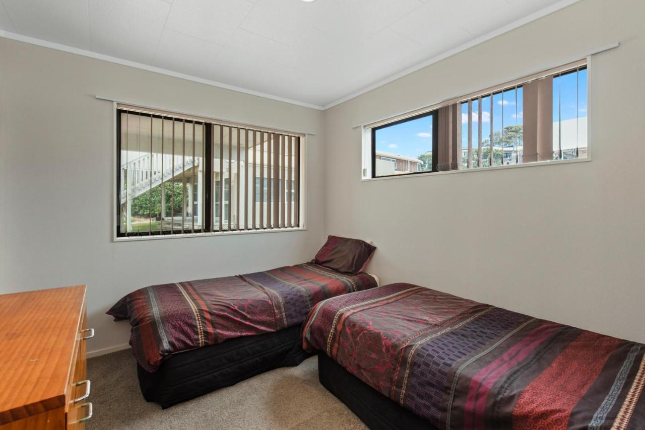 Oceanside Bach - Mount Maunganui Holiday Home Extérieur photo